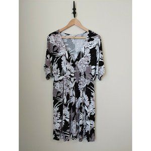 Soma Dress- Deep Cross V-Neck Floral Print Stretch Rayon Dress w Pockets